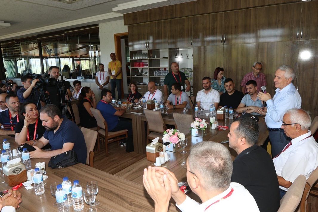 Bucakbld's tweet photo. 📌Bucak Belediyemizce düzenlenen 1. Bucaklı Akademisyenler buluşmasında Ülkemizin farklı illerinde görev yapan Bucaklı akademisyenlerimiz ile bir araya geldik. Hem kendileriyle tanıştık hem de onların ilçemiz ve ilimize dair proje, görüş ve önerilerini dinledik.🧿👏 https://t.co/D5L1JIugKY