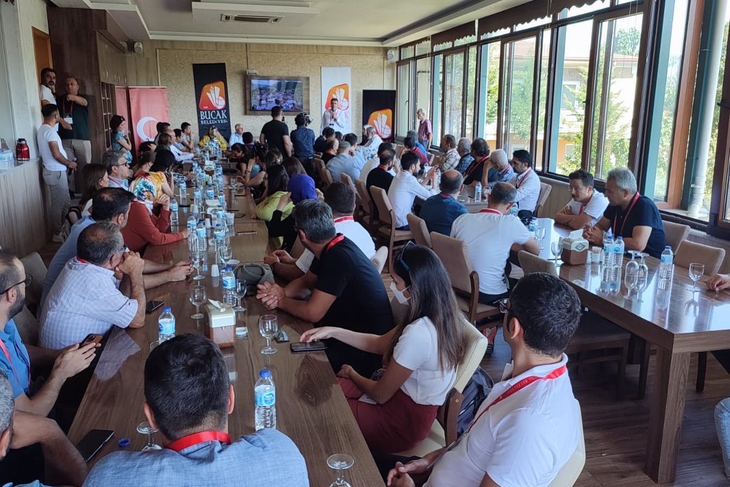 Bucakbld's tweet photo. 📌Bucak Belediyemizce düzenlenen 1. Bucaklı Akademisyenler buluşmasında Ülkemizin farklı illerinde görev yapan Bucaklı akademisyenlerimiz ile bir araya geldik. Hem kendileriyle tanıştık hem de onların ilçemiz ve ilimize dair proje, görüş ve önerilerini dinledik.🧿👏 https://t.co/D5L1JIugKY