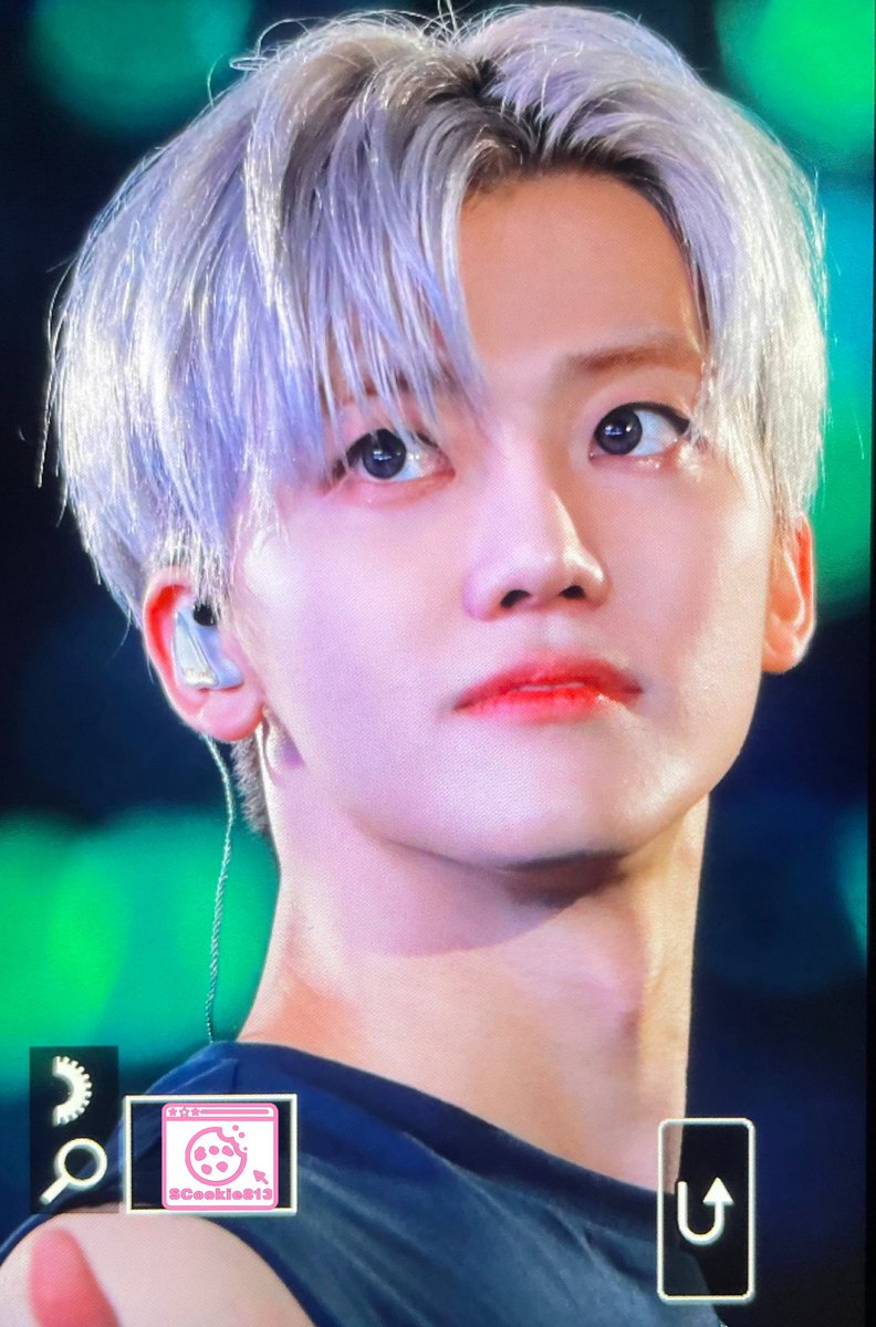 ที่พสเกาหลีบอกน้องแจมินตาโตไปครึ่งหน้านี่ไม่เกินจริง หน้าเล็กตาก็โตอีก (⁎•̛̣̣꒶̯•̛̣̣⁎)