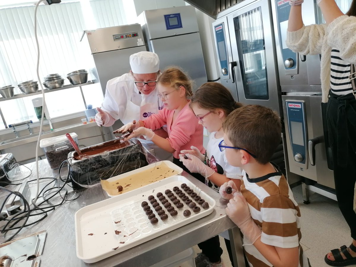squidgey82's tweet photo. @SLCek open day fun thanks to @pauld632002 @hvasspastrychef https://t.co/fxd6lEEBIk