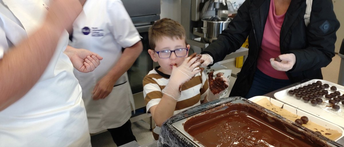 squidgey82's tweet photo. @SLCek open day fun thanks to @pauld632002 @hvasspastrychef https://t.co/fxd6lEEBIk