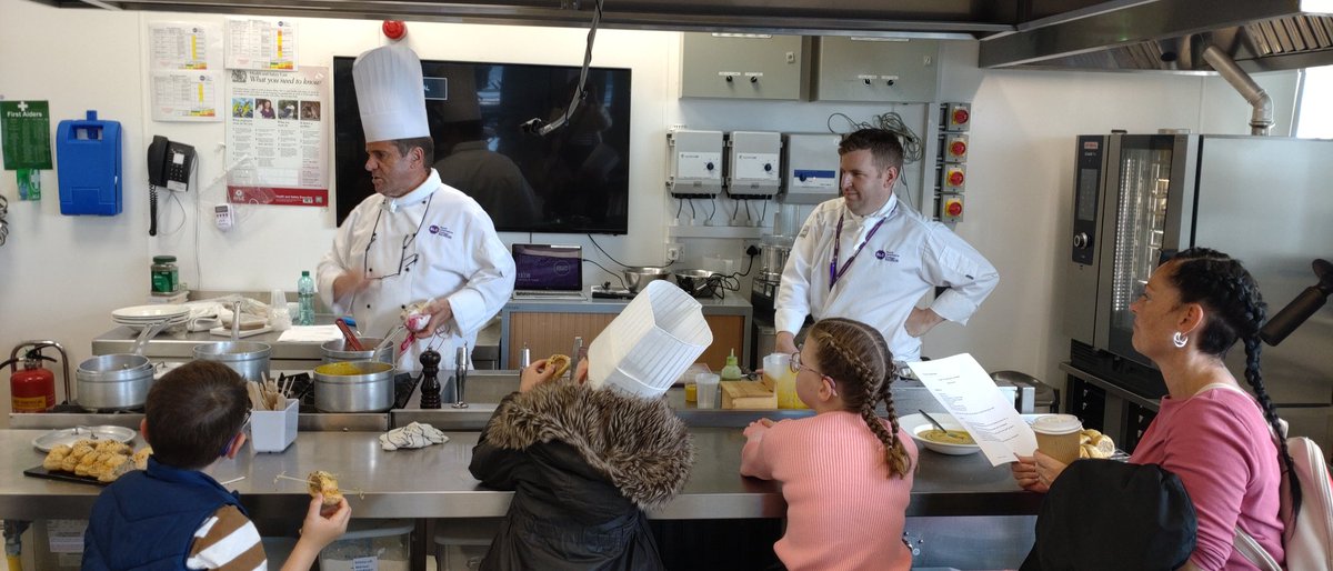 squidgey82's tweet photo. @SLCek open day fun thanks to @pauld632002 @hvasspastrychef https://t.co/fxd6lEEBIk