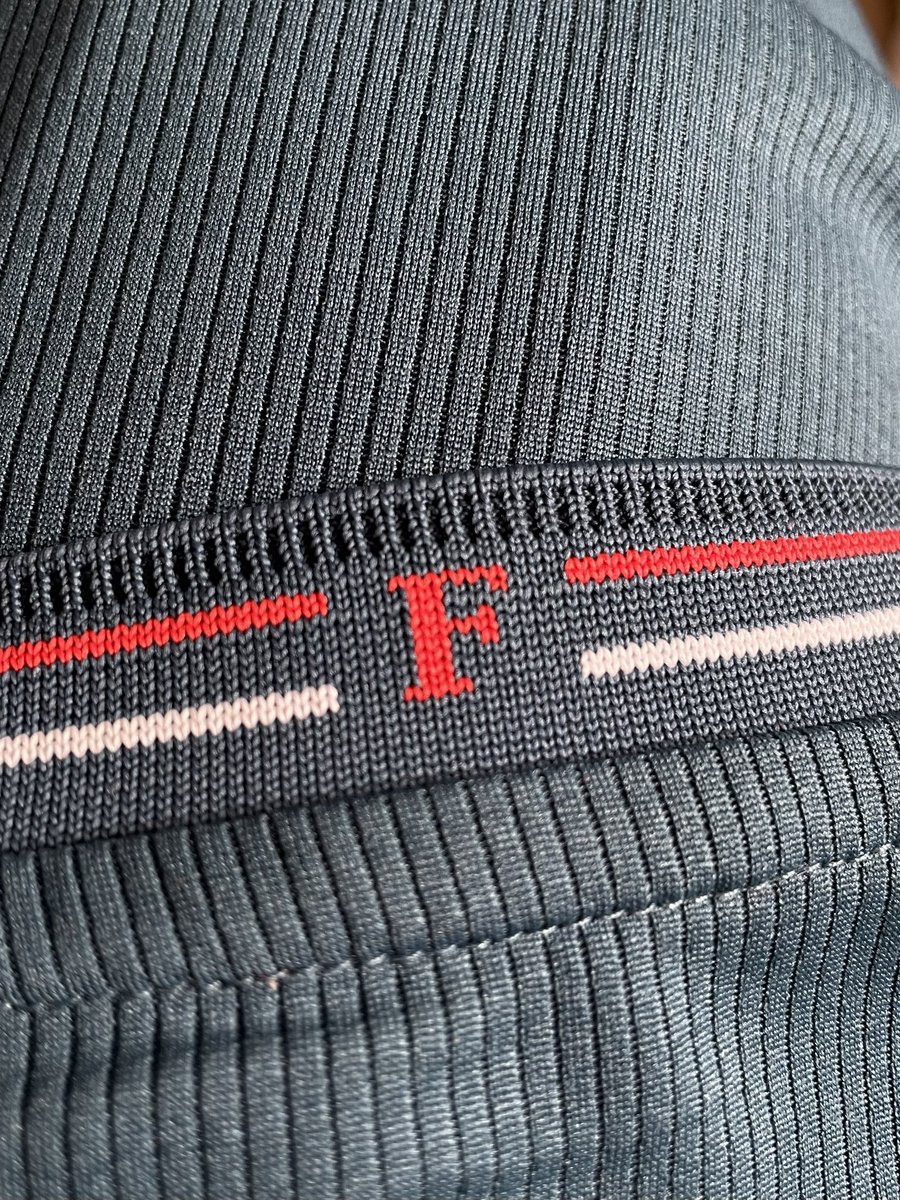 JeremyS_010's tweet photo. Beste @VraagFeyenoord , wat ie er fout gegaan? Jullie product foto vs. reality… #nieuwuitshirt #Feyenoord https://t.co/ZGEfpnQE7s