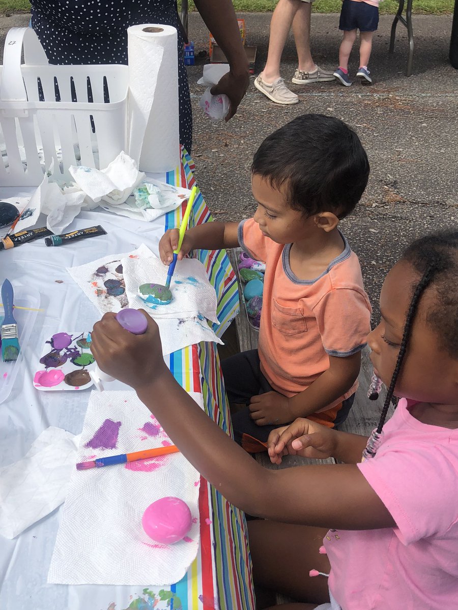 DrJanetWright's tweet photo. What an awesome play date!!!  We met a lot of new friends who are now excited for the first day of school 💚
@NPESbraves3012 
#BuildingTheBestSPS https://t.co/dtj8sgia8R