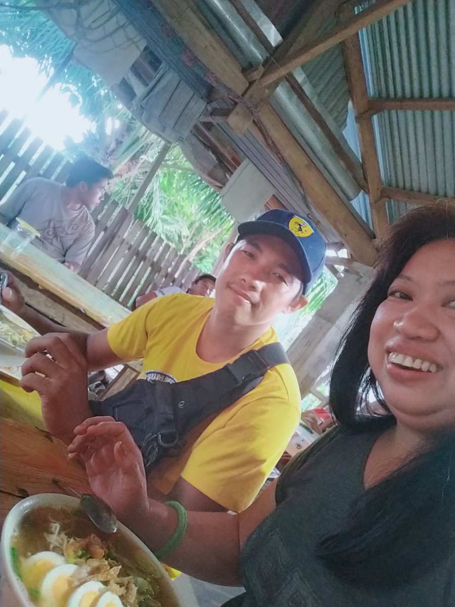 Adel04574208's tweet photo. Finally natikman ko yung pinagmamalaki mo pansit 🤗 sulit yung byahe natin mahal ang sarap pala 🤤😋😋 https://t.co/VTzNofzpn5