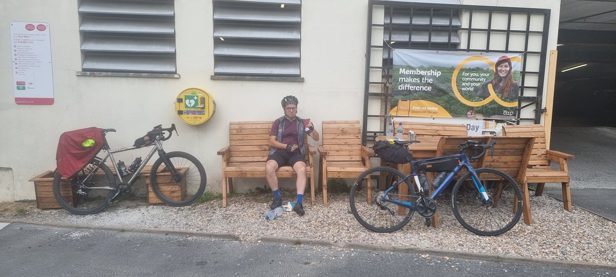 Forecourt dining. #audax #randonneuring
