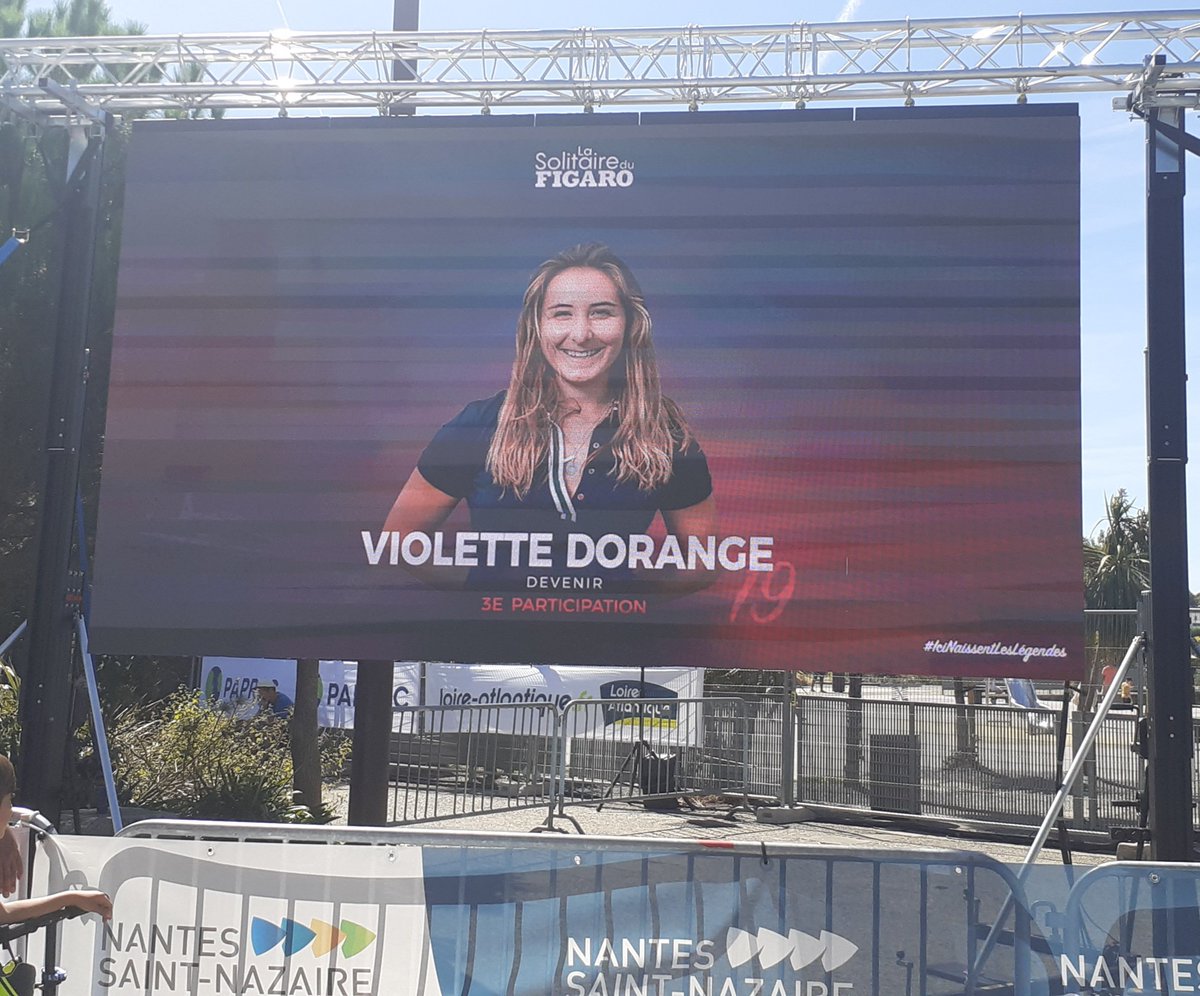 SoChabaud's tweet photo. Parade des bateaux de la @LaSolitaire_53e à #Nantes avant le grand départ de #saintnazaire demain. Tous avec @VioletteDorange, marraine d'@AAuteuil , notre #championne 💪❤. https://t.co/yotQiewIaQ