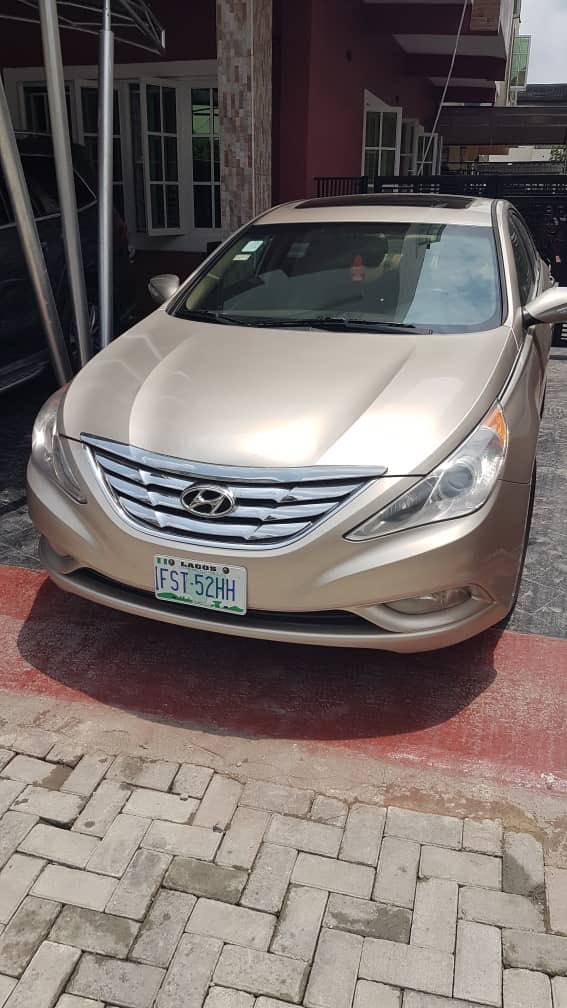 StarcarsAuto's tweet image. Just 5 months used 2011 Hyundai Sonata, still in pristine condition with everything in factory fitted condition….

♠️Price: N3.6m

♠️Location: Ajah, Lagos.

📞07063636060

#Davido Terminator
Olu of Warri
Don Jazzy