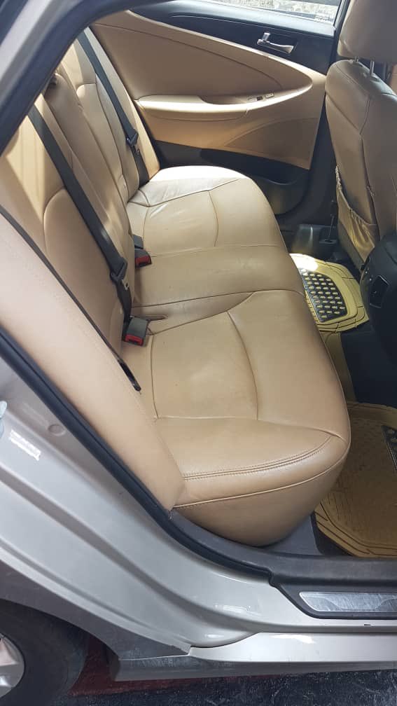 StarcarsAuto's tweet image. Just 5 months used 2011 Hyundai Sonata, still in pristine condition with everything in factory fitted condition….

♠️Price: N3.6m

♠️Location: Ajah, Lagos.

📞07063636060

#Davido Terminator
Olu of Warri
Don Jazzy