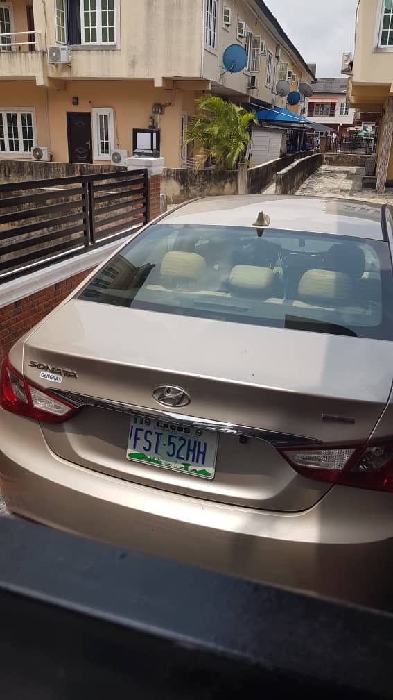StarcarsAuto's tweet image. Just 5 months used 2011 Hyundai Sonata, still in pristine condition with everything in factory fitted condition….

♠️Price: N3.6m

♠️Location: Ajah, Lagos.

📞07063636060

#Davido Terminator
Olu of Warri
Don Jazzy