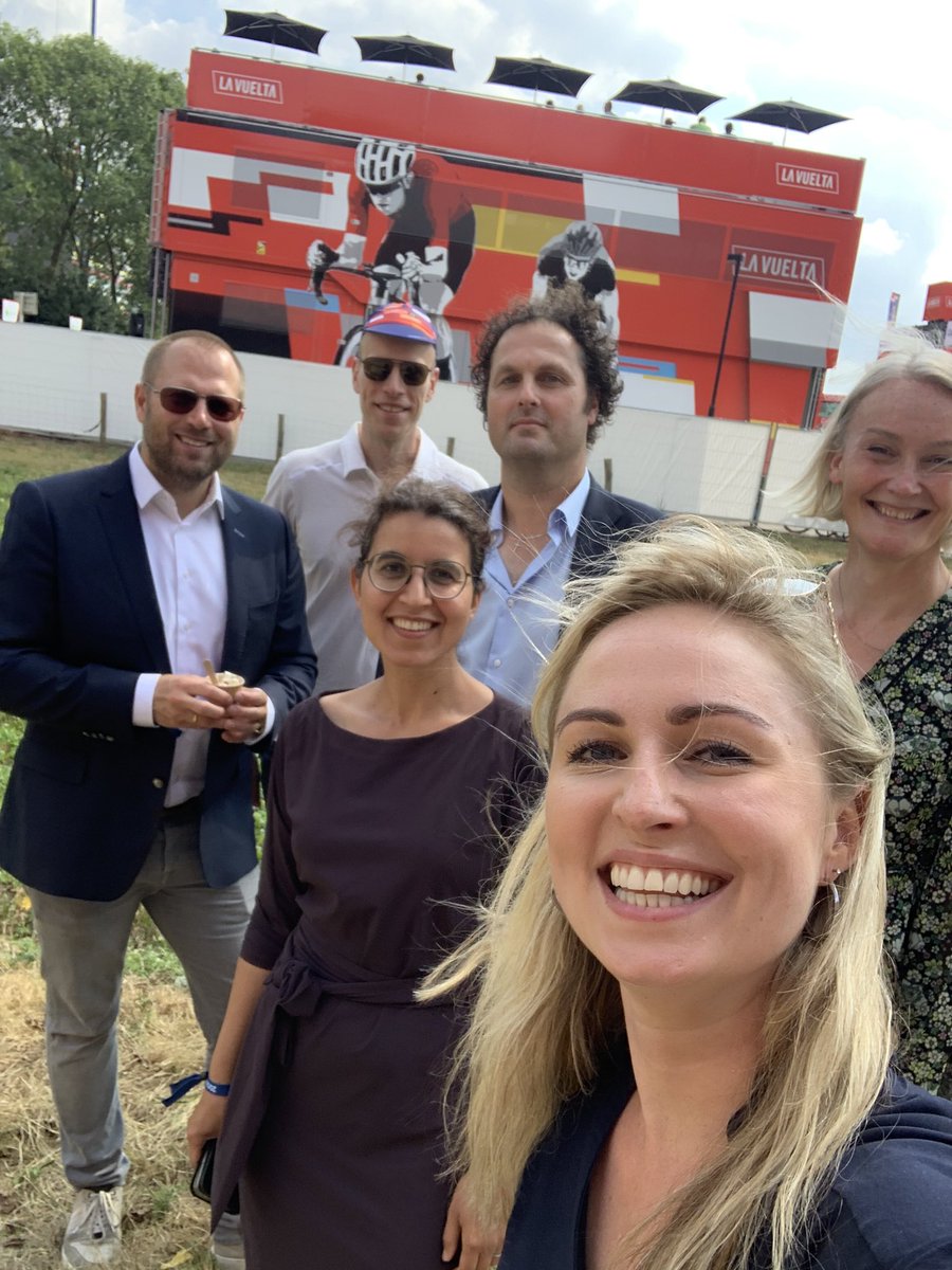 QueenyRaj's tweet photo. De sfeer in de stad draait al dagen om #lavuelta22 

Vanmiddag kreeg ik een kijkje achter de schermen bij de finish. 

Het voelt overal veilig in de stad en het is gezellig en dat komt oa door het werk van de toppers van @toezicht030 💪 https://t.co/4Fq9x8QgiH