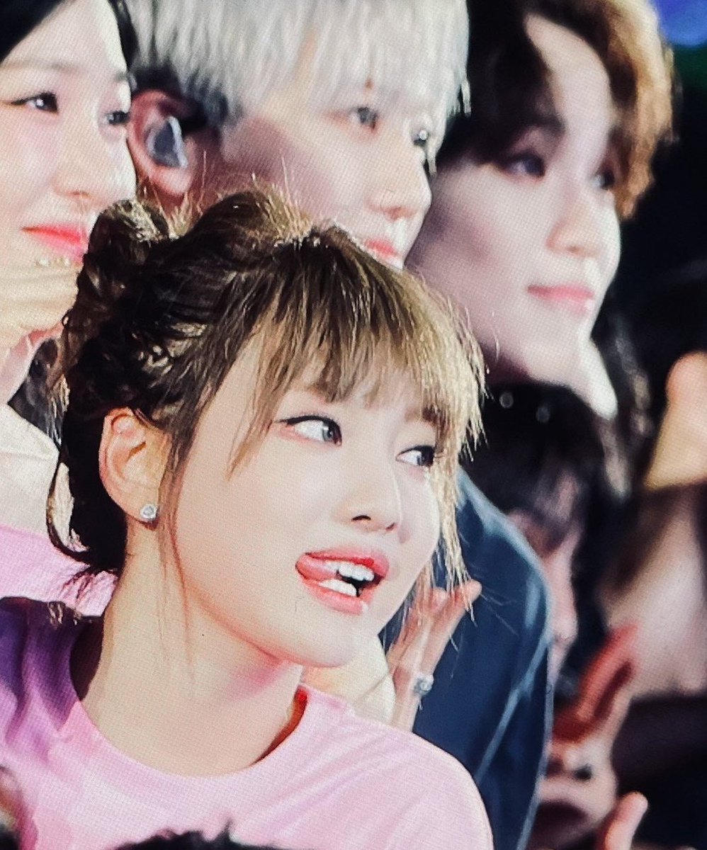itboyzcl's tweet photo. the closest chenle ningning in one frame 😵😭 https://t.co/9URQaAhd6Y