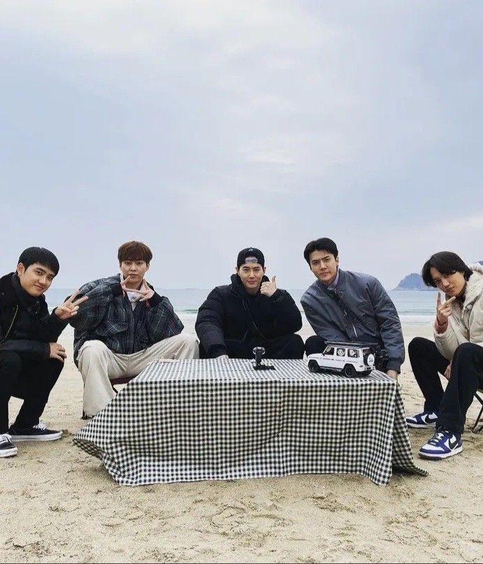 dazaijd's tweet photo. exo group pics 2022🫶🏽 https://t.co/CpzTioyoZu