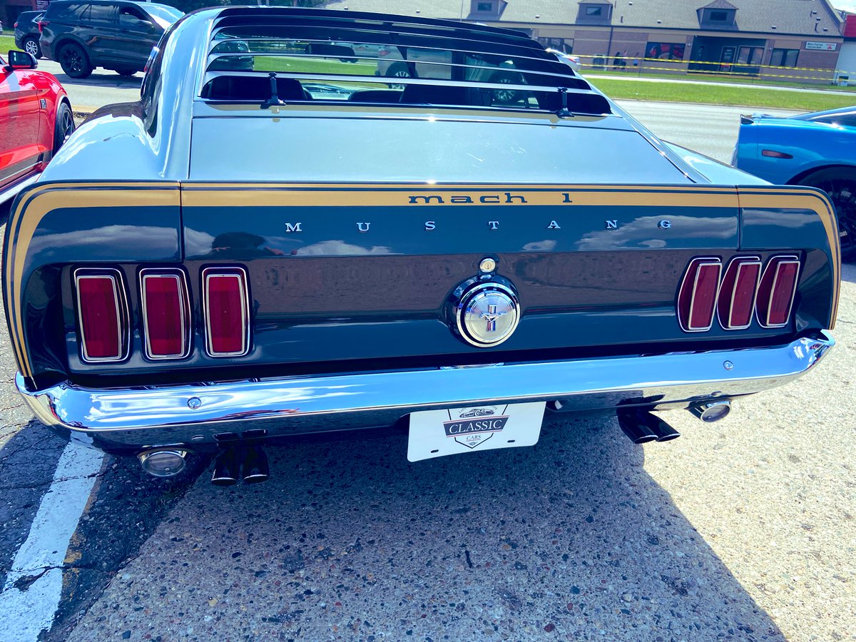 shoushigatwork's tweet photo. #MustangStampede building up at the Woodward Dream Cruise. #GetYourGallopOn and register to join at https://t.co/9P5b8Qjx76 #WeAreFord https://t.co/gG4hRa7qCa