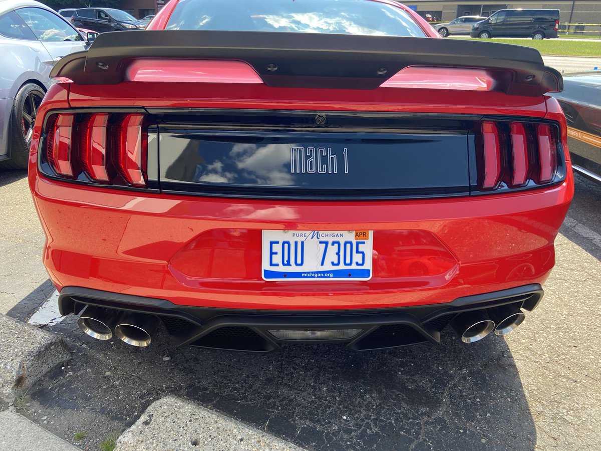 shoushigatwork's tweet photo. #MustangStampede building up at the Woodward Dream Cruise. #GetYourGallopOn and register to join at https://t.co/9P5b8Qjx76 #WeAreFord https://t.co/gG4hRa7qCa