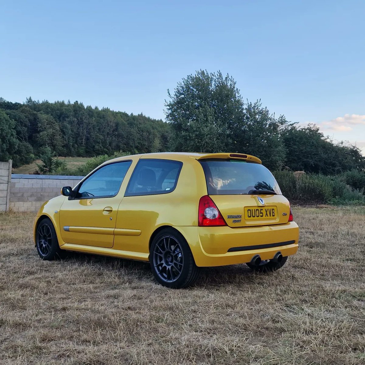 lukebb84's tweet photo. Wheels refurbed ✔️
New front splitter ✔️
Discs and pads all round ✔️
Fresh service ✔️
Exhaust repaired ✔️

Looking and driving a bit better than before👌🏻😎

#Renaultsport #Clio182 #LiquidYellow https://t.co/S9HJDl52l9