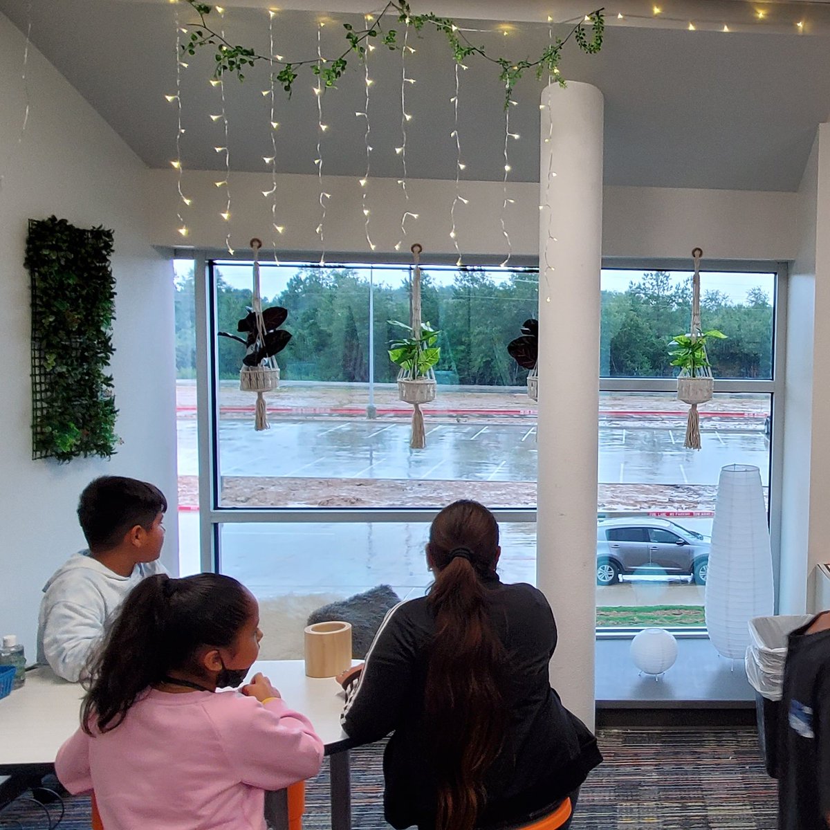 MrArias4's tweet photo. They own this classroom... They're the role models of our school. They show leadership every day and I'm so blessed to be part of their journey! Go 5th Grade! 💪🏻 @CisdNorthside https://t.co/mBsUQm9kkp