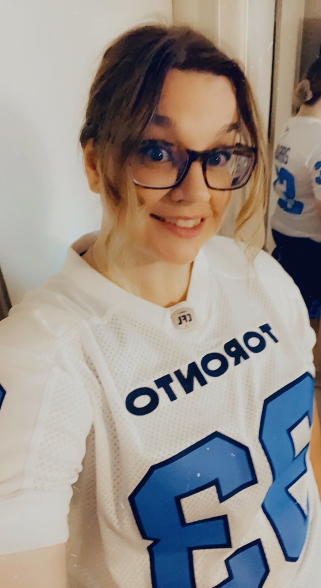 eroe1782's tweet photo. This girl is ready for some #Argos Football! 🐴vs🛥🌊 @BMOField 7pm! Get your game ticket now and come early so you can take in the CNE too with your game 🎟 ! #LetsGoToTheEx @TorontoArgos @calstampeders #tinytomdonuts 🤤🤤🤤 https://t.co/WYw9RtrNHS