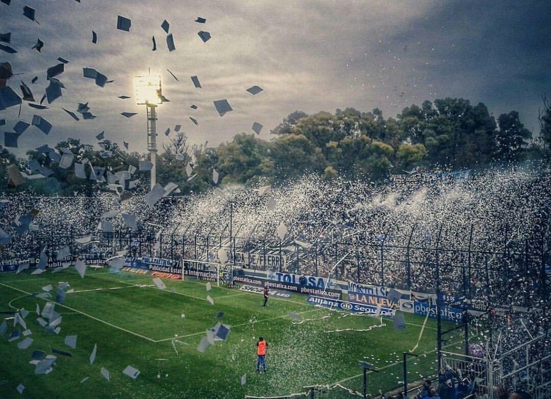 SÚMATE a la #CampañaPapelitos Este Martes vamos a explotar una vez más el Bosque , cada uno deberá llevar papeles (sin cortar), para cortarlos adentro de la cancha y que todo sea una fiesta! Si te sumas Retwittea! #GimnasiaLP #GELP #CGE #Bosque #Gimnasia

Da RT!!