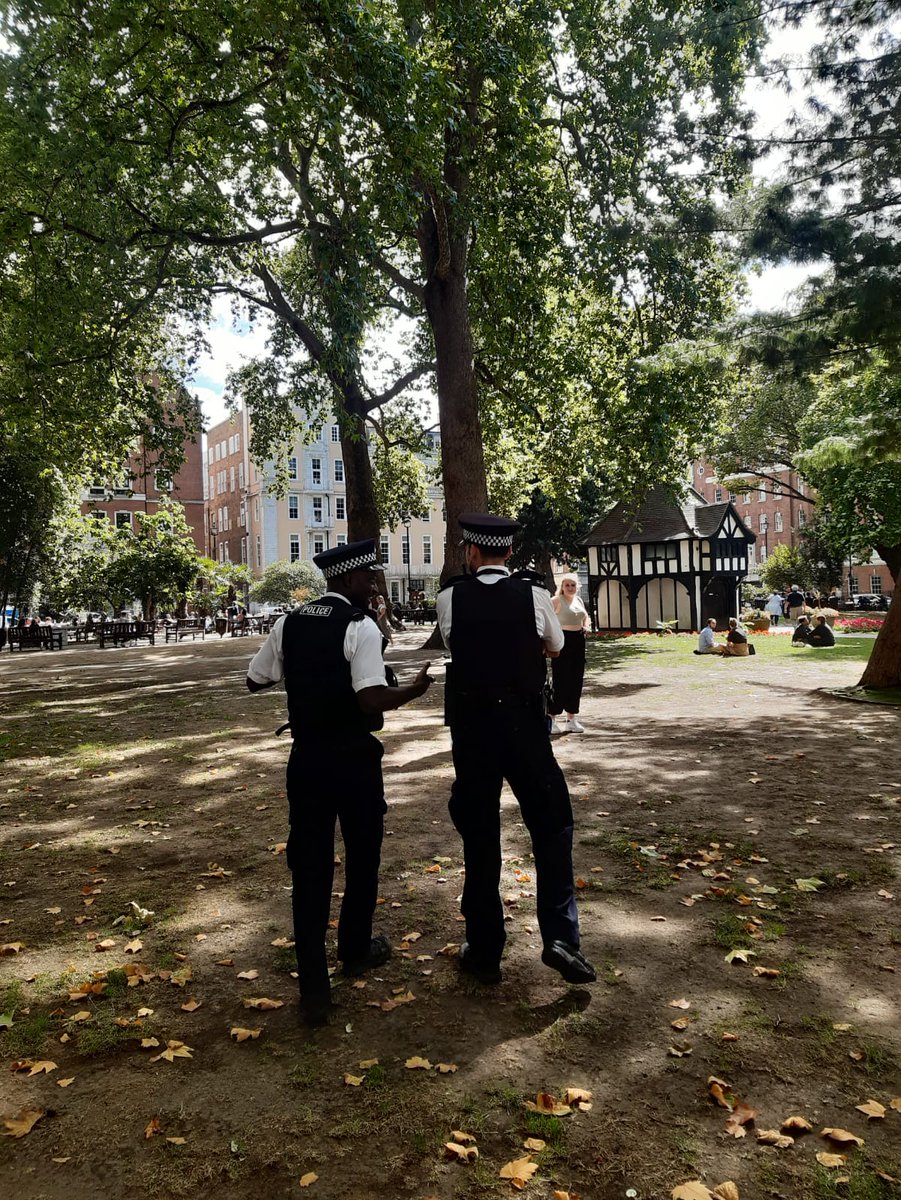 Joint patrols with <a href="/MPSWestEnd/">West End & ChinaTown</a> and <a href="/MPSOxfordSt/">ORB Police</a> targeting ASB in the West End.

We visited areas you told us about, checked in with residents and local businesses.

We targeted cycling issues around Soho Square, engaged with people and had one stop!  #SaferSummer #WestEnd