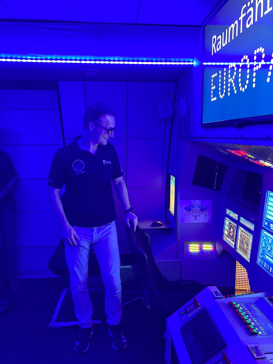 orbitall1's tweet photo. Heute hatten wir Matthias Maurer zu Besuch im orbitall im #FEZ #Berlin.  Er berichtete von seiner Mission "cosmic kiss" und weihte die Raumfähre "Europa" im orbitall ein. Er ist der 39. #Astronaut im orbitall. #raumfahrt https://t.co/zzRmwapp5E
