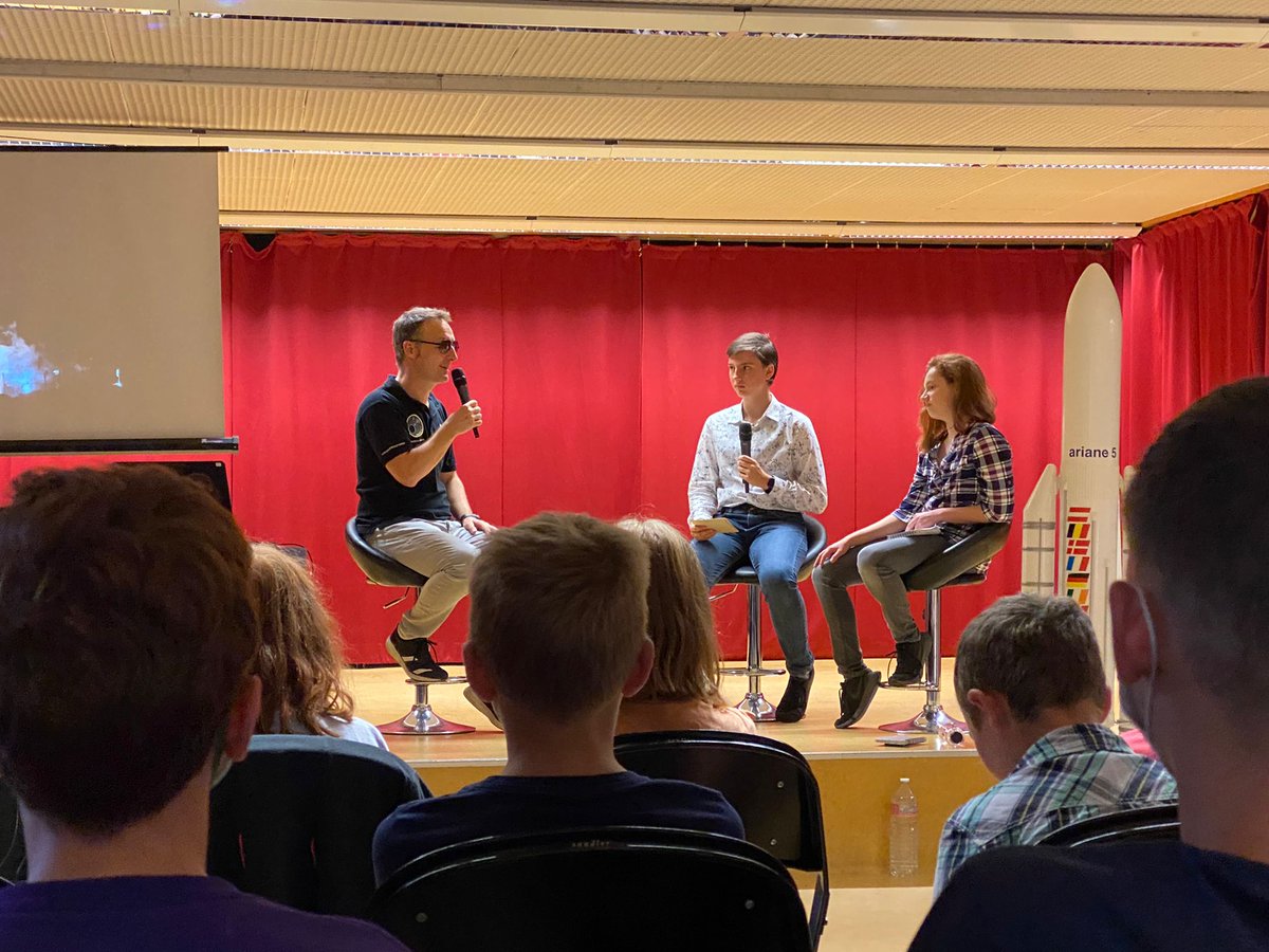 orbitall1's tweet photo. Heute hatten wir Matthias Maurer zu Besuch im orbitall im #FEZ #Berlin.  Er berichtete von seiner Mission "cosmic kiss" und weihte die Raumfähre "Europa" im orbitall ein. Er ist der 39. #Astronaut im orbitall. #raumfahrt https://t.co/zzRmwapp5E
