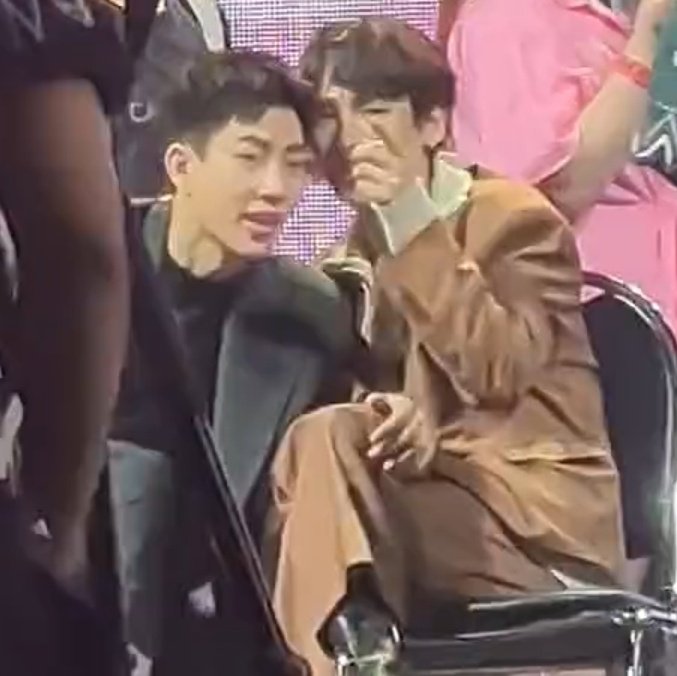offguncuddles's tweet photo. off once said, “if there’s gossip, we gossip together” https://t.co/sWkAOyyx3h