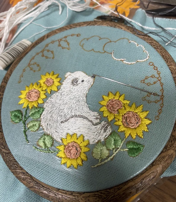 絵描かずに刺繍してる…もう寝るけどロングアンドショートステッチ難しすぎるだろ 