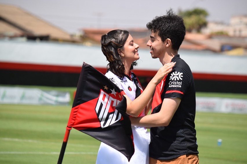 ACGOficial's tweet photo. Ah não, gente! 😍👰‍♀️🤵❤️🖤 #DRAGÃO https://t.co/QembHREnQO