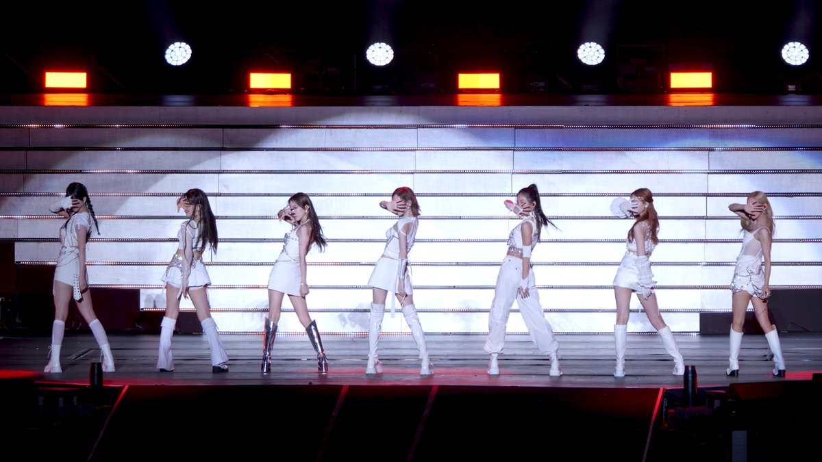 DaftTaengk's tweet photo. 220820 #갓더비트 #GOTthebeat ‘Step Back’ 4K 60P 직캠 @ SMTOWN 라이브 by DaftTaengk https://t.co/88Dh6qX0bI https://t.co/jbYEAeTIXh