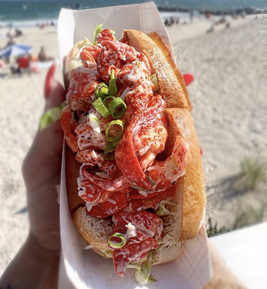 Check out this tasty lobster roll from @redhooklobster ⚓️☀️🌊🦞photo by @eeeeatsnyc 

#lobsterroll #seafoodlover #beacheats #eaterny #summerfood