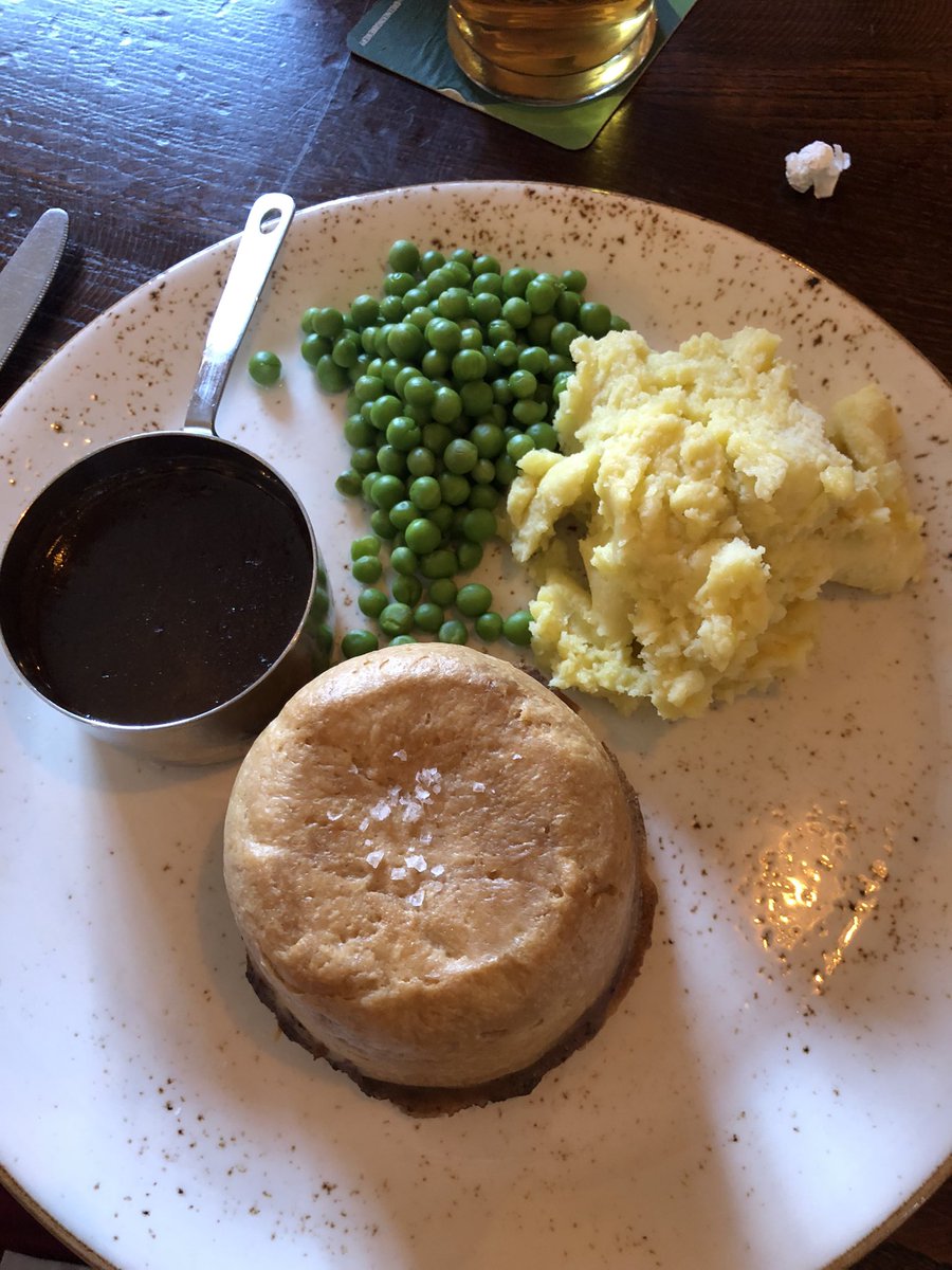 thecooktwit's tweet photo. Steak and kidney pud and mash #thetaps #lythamstannes https://t.co/oeg6zwFadi