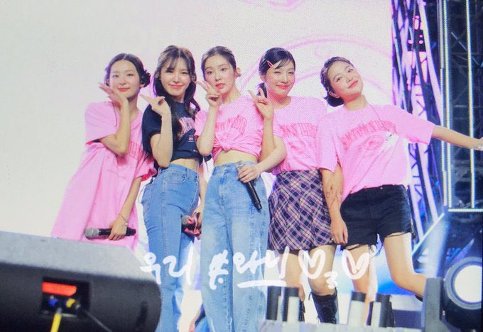 Loopieeeeee's tweet photo. Red Velvet will always be my home 🫶 https://t.co/EperAtcKqo