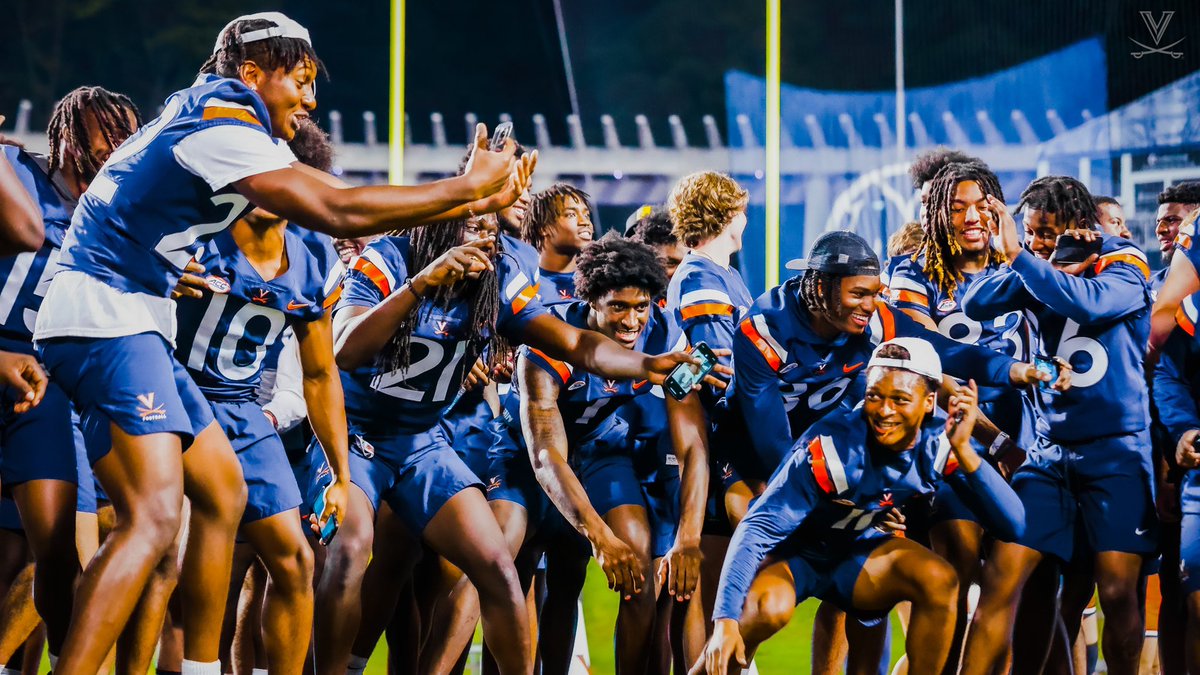 Virginia Cavaliers (@VirginiaSports) on Twitter photo 2022-08-20 15:50:18 ๐คฉ Thank you, Class of 2026! You created an amazing atmosphere! ๐ธ @erineedgerton ๐ธ @mike_dominick_ ๐ถโ๏ธ๐ท#GoHoos ๐คฉ Thank you, Class of 2026! You created an amazing atmosphere! ๐ธ @erineedgerton ๐ธ @mike_dominick_ ๐ถโ๏ธ๐ท#GoHoos