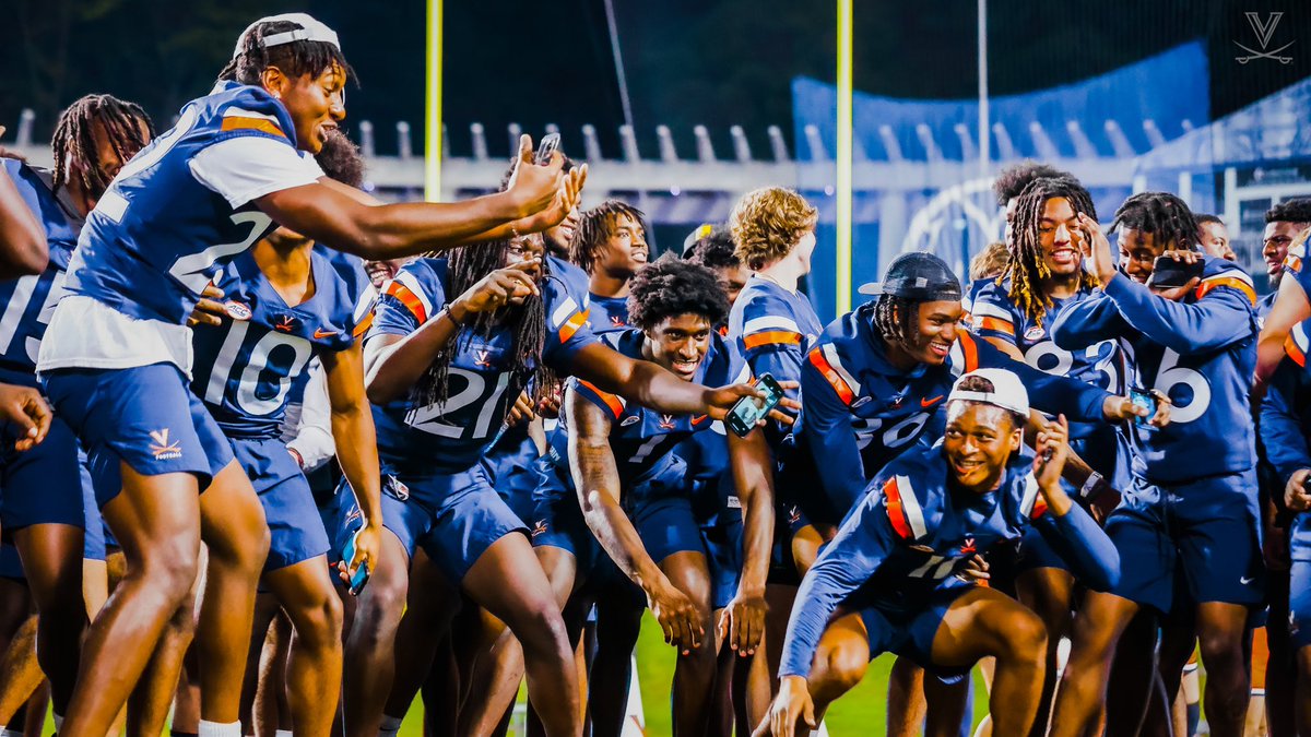 🤩 Thank you, Class of 2026! You created an amazing atmosphere! 📸 @erineedgerton 📸 @mike_dominick_ 🔶⚔️🔷#GoHoos