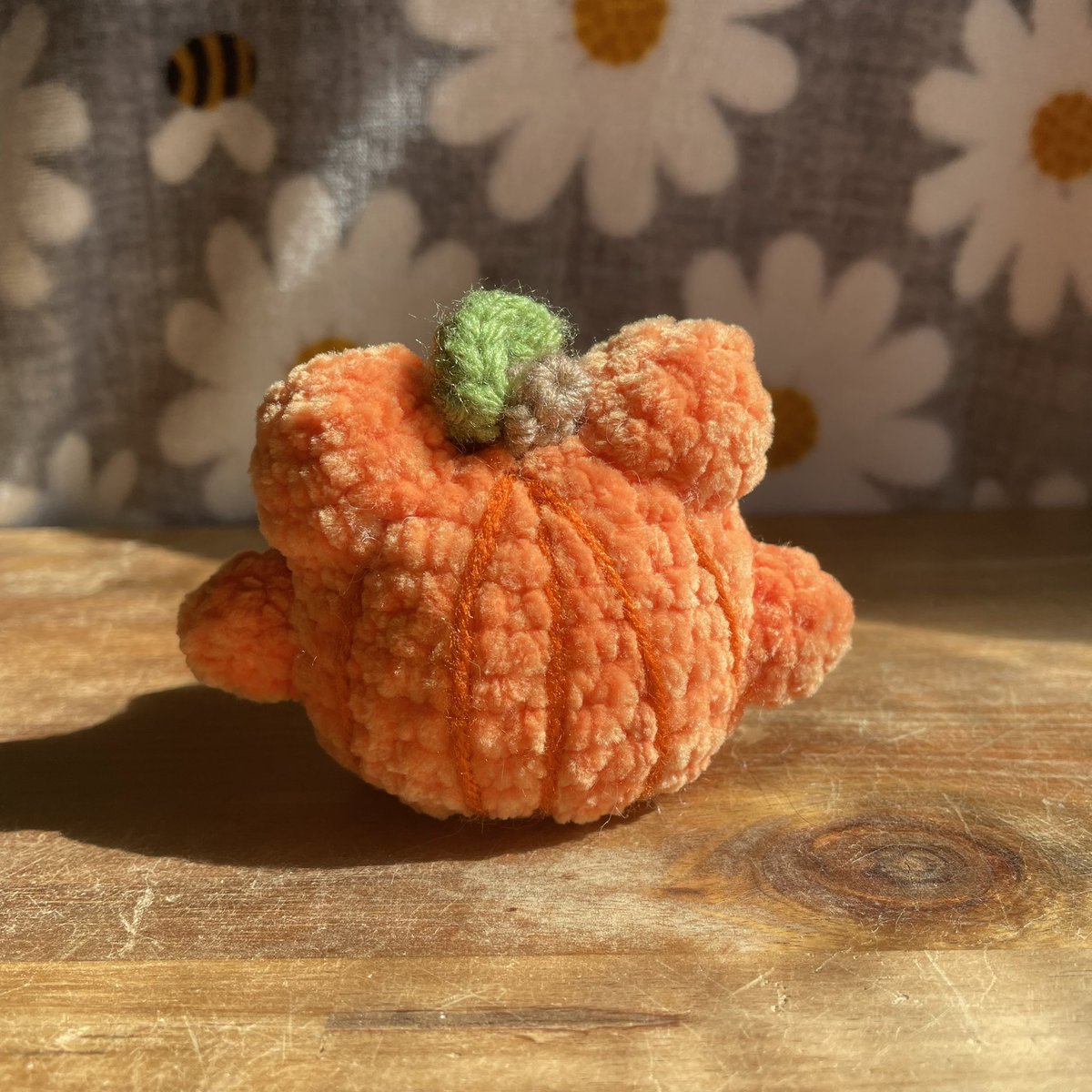 MuchPlush's tweet photo. 🎃✨Shop small!✨🎃

Fall is coming soon and my handmade plushies make great decorations for the season! Grab yourself a little pumpkin frog or a cutie ghost friend on my shop!🥰

👻https://t.co/zheN6vjwfe👻 https://t.co/k3qhXjfW2i