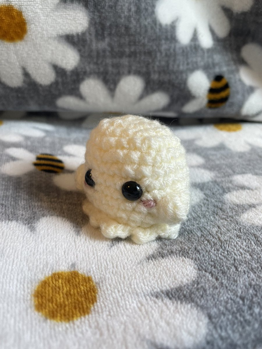 MuchPlush's tweet photo. 🎃✨Shop small!✨🎃

Fall is coming soon and my handmade plushies make great decorations for the season! Grab yourself a little pumpkin frog or a cutie ghost friend on my shop!🥰

👻https://t.co/zheN6vjwfe👻 https://t.co/k3qhXjfW2i