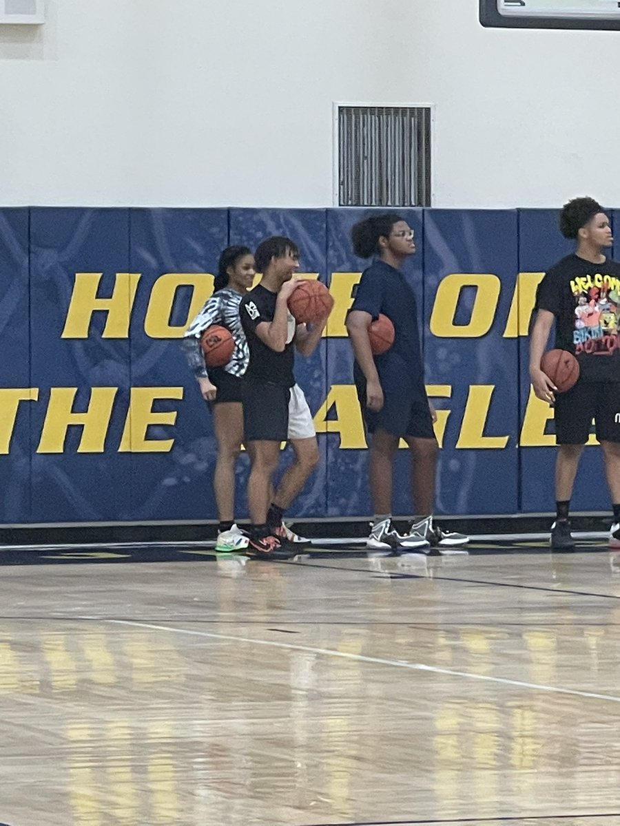 FFA_GirlsBBall's tweet photo. 🗣🗣ATHLETE!! @tata_2024 will be a problem this year! Fresh of the volleyball court to train!! https://t.co/B24hlYoovm