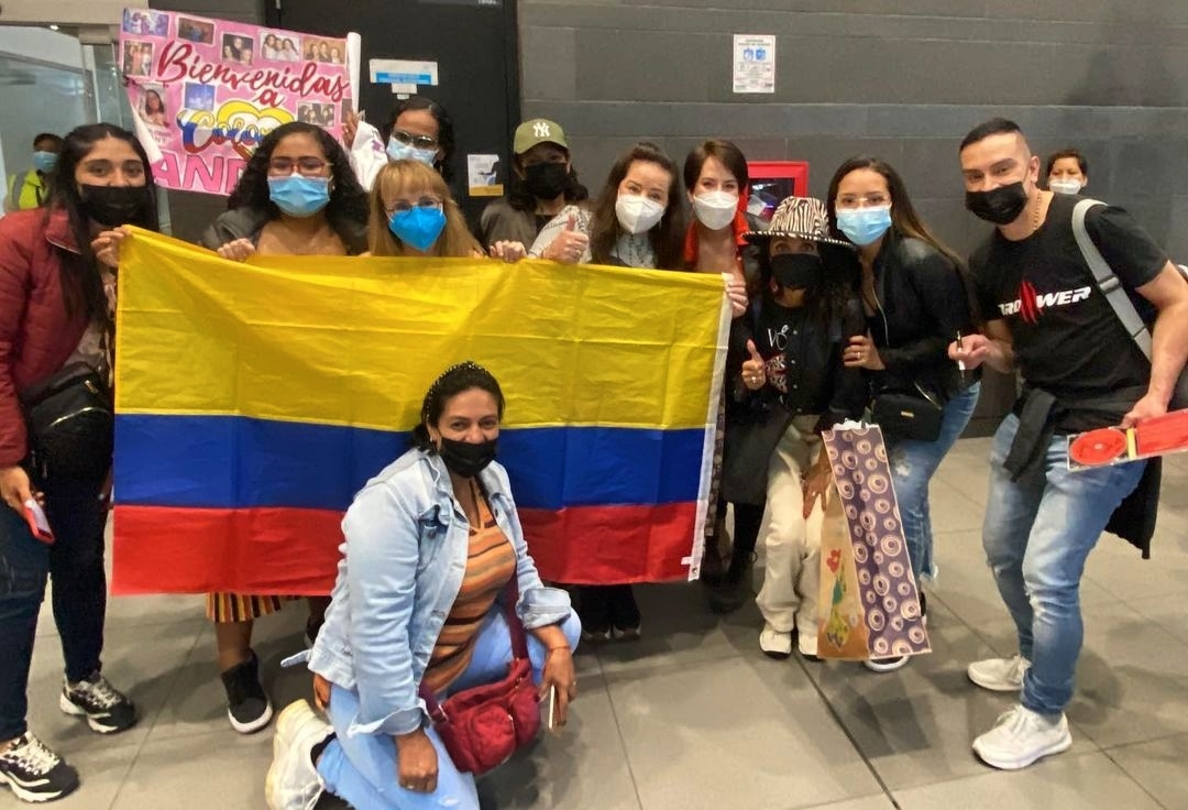 EresLuzMeade's tweet photo. Colombia las AMA @GrupoPandora 💛💙❤
#Pandofans 🥺😍
@fermeade @maytelascurain @Isabellascurain @Melany_OA2 @Carooo_135 https://t.co/GqGaStyiHC