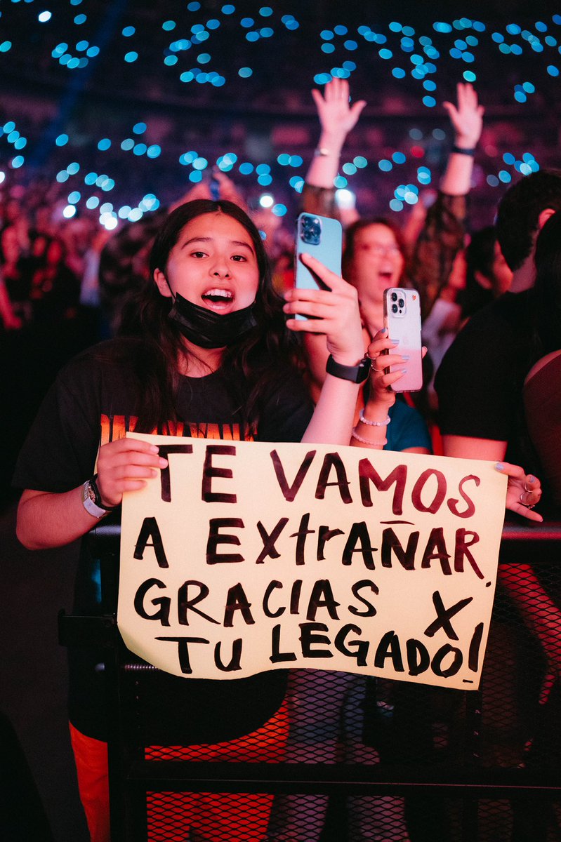 daddy_yankee's tweet photo. Gracias San Josè ! Otra noche legendaria 🐐 8.12.2022 #LaUltimaVuelta https://t.co/pTUJm5NHN2
