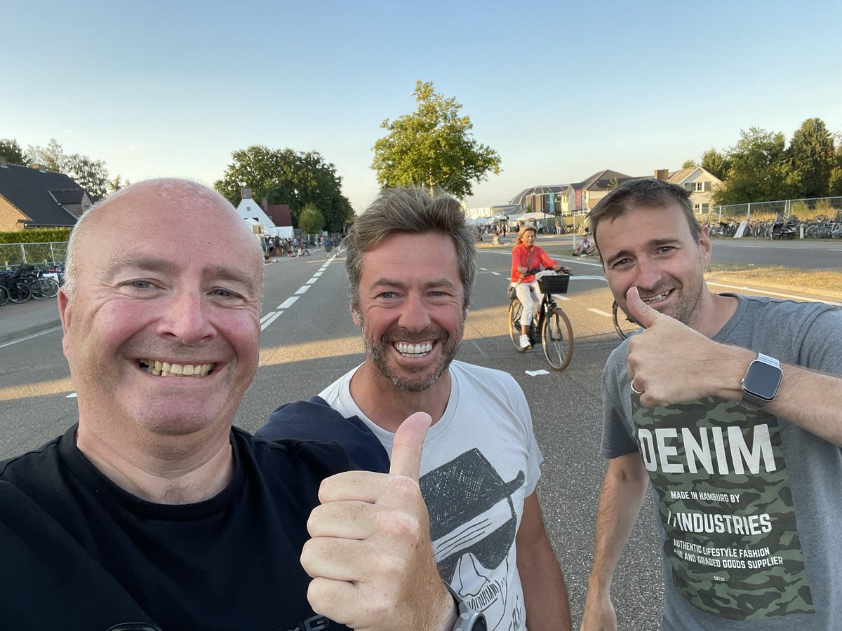 frogfoot1's tweet photo. Die dag at Pukkelpop @vrtnws @deafspraaktv @bartschols https://t.co/4Cydeb1K1X