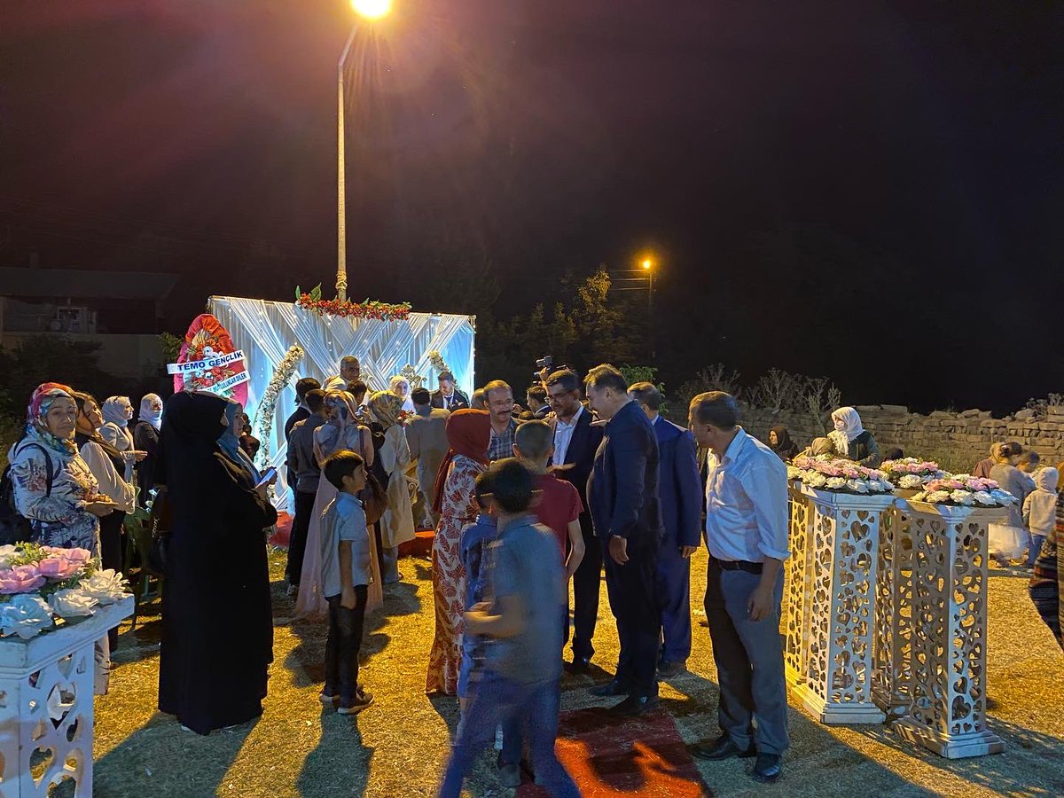 MumtazCoban's tweet photo. Esra &amp; Malik Safter Adem çiftimizin nikah akitlerini gerçekleştirdik. 

Genç çiftlerimize bir ömür boyu
mutluluklar diliyor, her iki aileyi de tebrik ediyorum.

#nikah 
#düğün 
#ahlat https://t.co/8oqbjq9KYQ