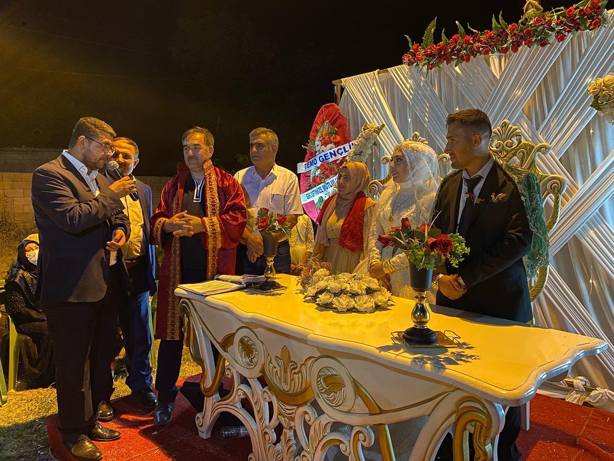MumtazCoban's tweet photo. Esra &amp; Malik Safter Adem çiftimizin nikah akitlerini gerçekleştirdik. 

Genç çiftlerimize bir ömür boyu
mutluluklar diliyor, her iki aileyi de tebrik ediyorum.

#nikah 
#düğün 
#ahlat https://t.co/8oqbjq9KYQ