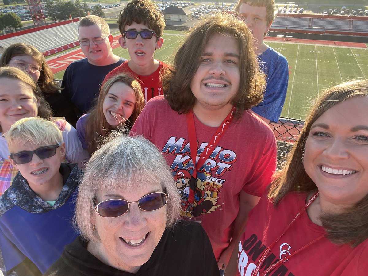 jcass8430's tweet photo. We had to take moment to enjoy the view after cleaning the press boxes for Friday night’s game. #casselmancrew #cghstrojanfootball https://t.co/SkmfmCOtWl