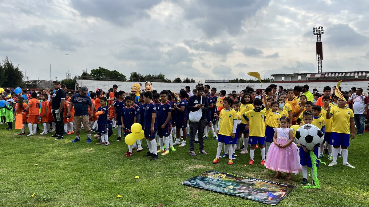marcohgr's tweet photo. Sean todas y todos bienvenidos a este magno evento de inauguración, donde se dieron cita cientos de niñas, niños y jóvenes que serán participe de grandes proyectos sociales para el desarrollo y fomento del deporte en #Salamanca y todo #Guanajuato. 🏑⚽️

#PasiónPorElDeporte | #GTO https://t.co/2NkjJVkYic