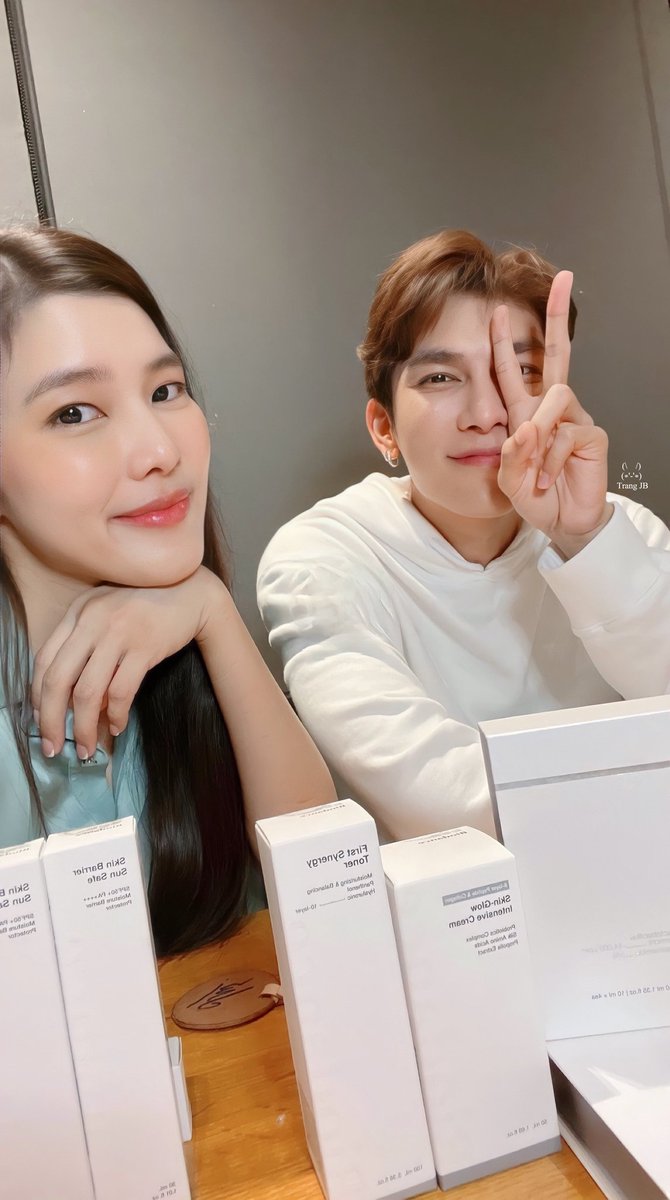Zee_mewlion_Mew's tweet photo. Summary:
✅Mew today had a montage for Love me again with Wjmild
✅ Recording a new song which will be released soon
✅He will shoot next month 2 lakorn and one series at the same time,should be finished by the end of September🫶
BIODANCE X MEWJOM
@MSuppasit
#ShiningBoxXMSS https://t.co/6u7JlqkqAY