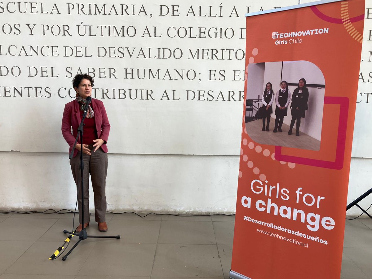 MMAChile's tweet photo. Ministra @Maisa_Rojas participó en la @usantamaria junto a la Fundación @technovationcl de un conversatorio de niñas líderes en tecnología donde además estuvo con las creadoras de la app “Owatt”. https://t.co/iz76suAYT9