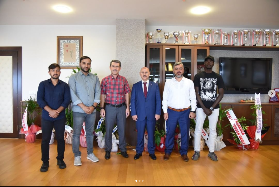 DuzceUod's tweet photo. Düzce Uluslararası Öğrenci Derneği Başkanı Sn. Coşkun Zabunoğlu, Başkan Yardımcısı Sn. Yücel Özer, Öğrenci Birimi Başkanı Muhammad Farhan Sharif ve Ülke Başkanları ile yeni atanan Sn. Rektörümüz Prof. Dr. Nedim Sözbir’i ziyaret gerçekleştirdi. https://t.co/q03FpVkHgh