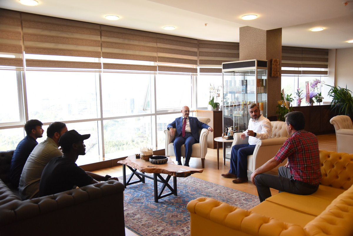 DuzceUod's tweet photo. Düzce Uluslararası Öğrenci Derneği Başkanı Sn. Coşkun Zabunoğlu, Başkan Yardımcısı Sn. Yücel Özer, Öğrenci Birimi Başkanı Muhammad Farhan Sharif ve Ülke Başkanları ile yeni atanan Sn. Rektörümüz Prof. Dr. Nedim Sözbir’i ziyaret gerçekleştirdi. https://t.co/q03FpVkHgh