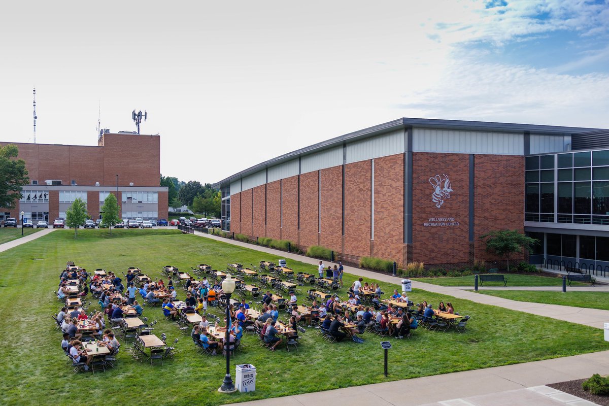 We had a blast at yesterday’s cookout! Special thanks to the <a href="/SAUcafe/">SAU Food Service</a> team for always taking care of us. 💙🌭🍔 #SAUWelcomeWeek